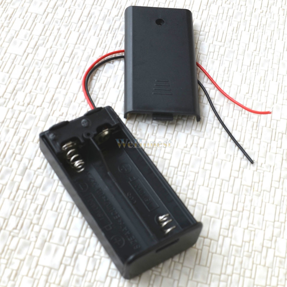 2 x  Batteries Holders to Drive the LEDs lampposts or signals without resistors